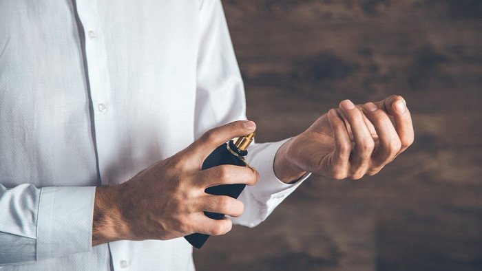 Apakah Boleh Memakai Parfum Beralkohol untuk Shalat?