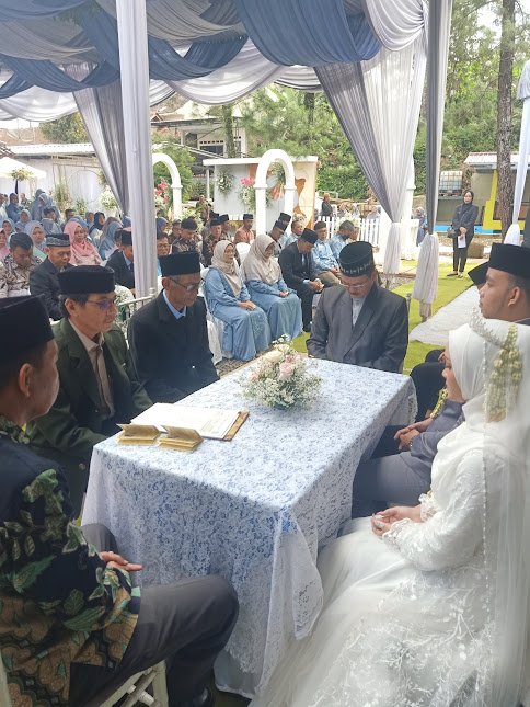AKIBAT HUKUM SEORANG WALI YANG ADHOL